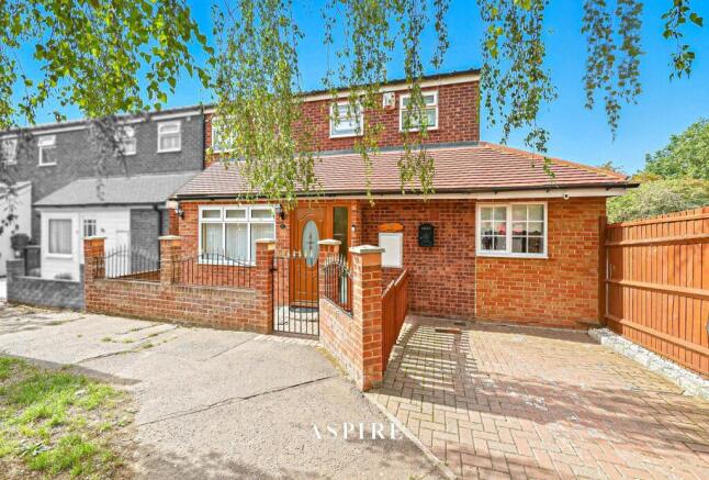 3 bed property, in Bourne Close, £375,000