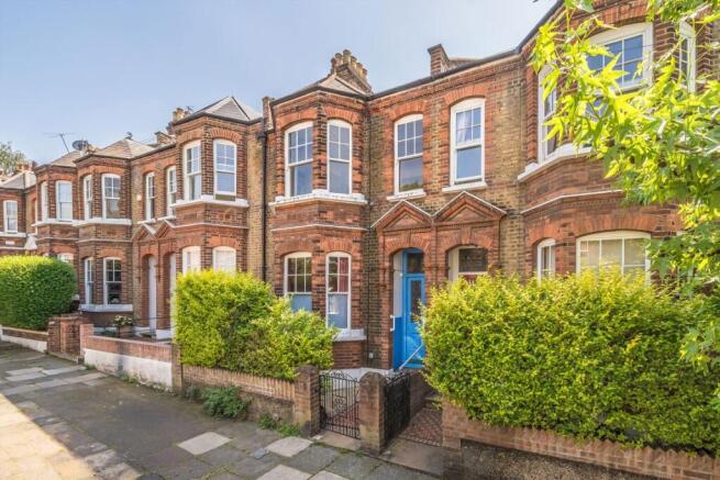 5 bed property, in Iveley Road, £1,200,000
