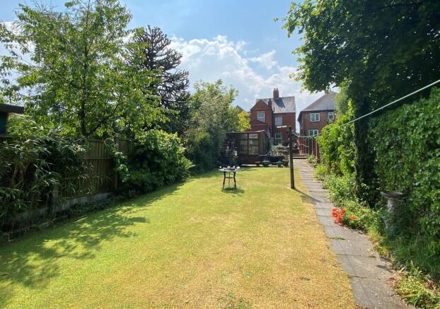 3 bed property, in Leighton Road, £287,000