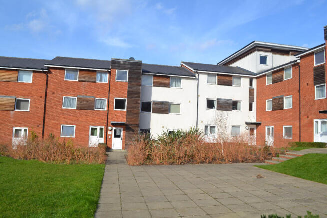 2 bed property, in Hope Court, £120,000