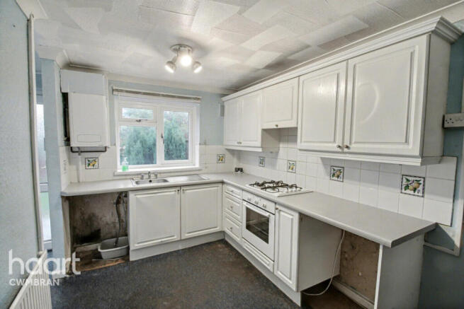 2 bed property, in Maendy Way, £150,000