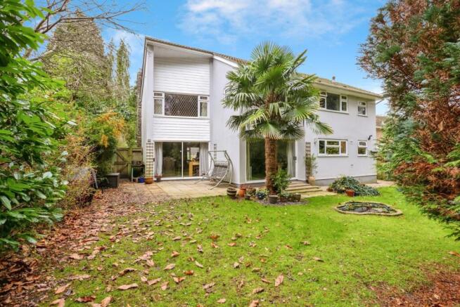 5 bed property, in St. Ives Wood, £765,000