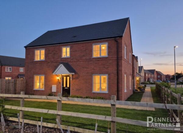 4 bed property, in Tayberry Way, £350,000