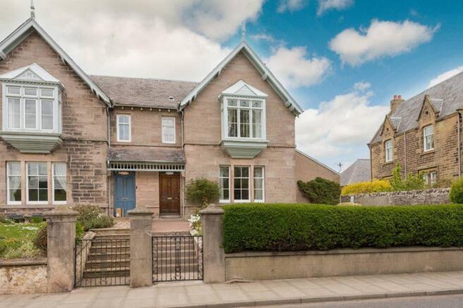 4 bed property, in Springbank, £290,000