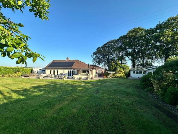 4 bed property, in Stocks Hill, £850,000