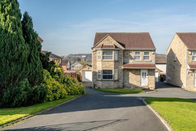 4 bed property, in Blue Hill Lane, £450,000