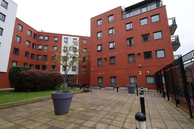 1 bed property, in Blantyre Street, £110,000