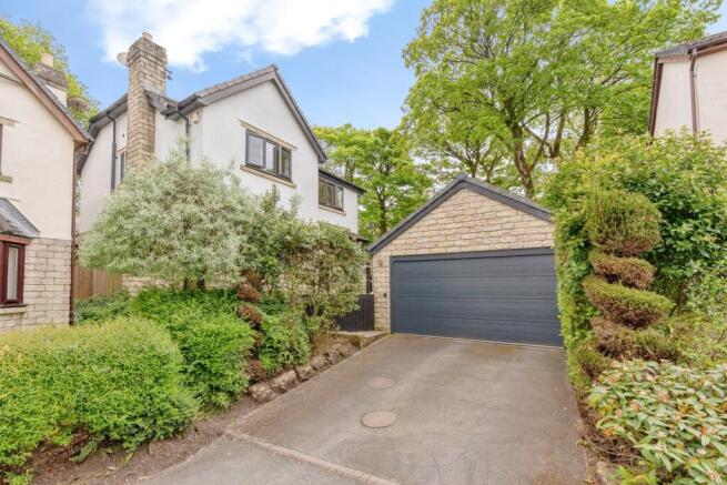 4 bed property, in Whiteacres Close, £375,000