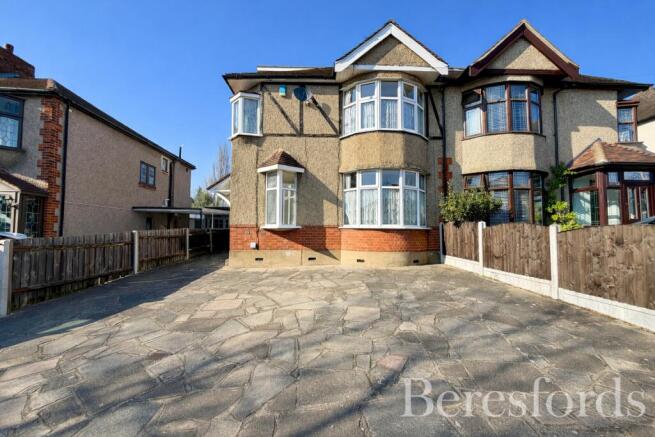 4 bed property, in Ravenscourt Grove, £600,000