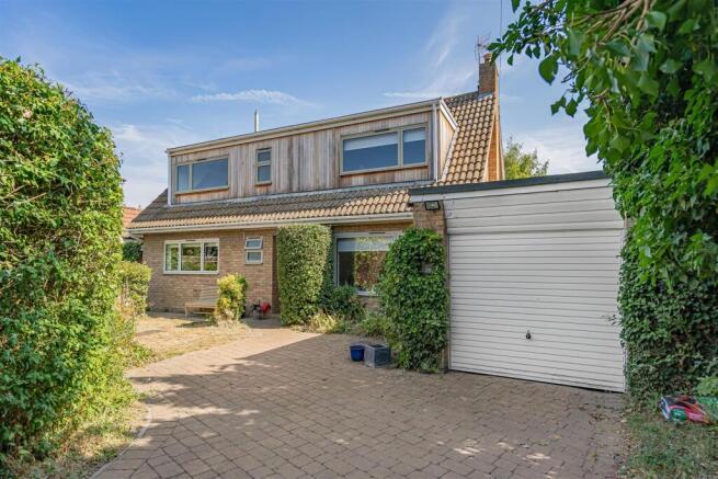 4 bed property, in New Road, £850,000