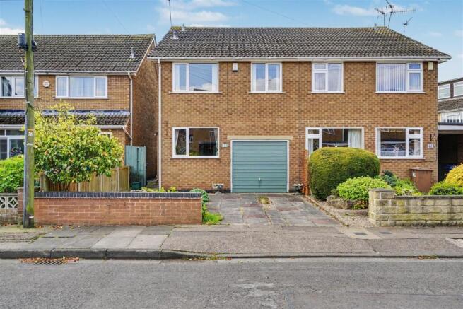 3 bed property, in Fairfield Crescent, £239,995