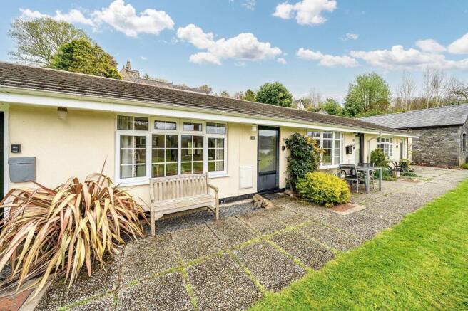 2 bed property, in 10 Priory Cottages, £279,000