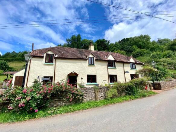 4 bed property, in Loxbeare, £600,000