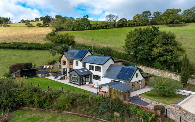 5 bed property, in Fron Isaf, £835,000