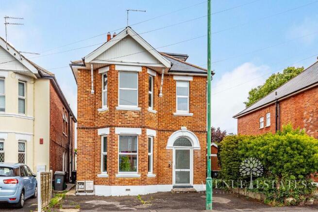 3 bed property, in Parkwood Road, £350,000