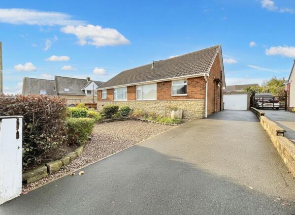 3 bed property, in New Road, £220,000