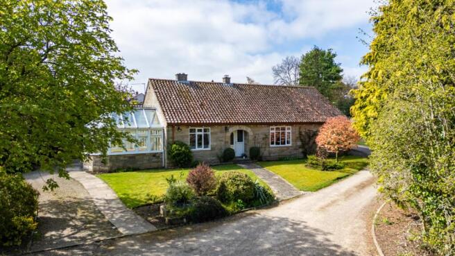 3 bed property, in Scots Dyke Close, £850,000