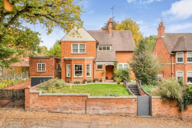 4 bed property, in Harlestone Road, £595,000