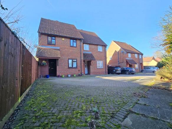 3 bed property, in Carland Close, £400,000