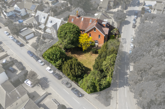 7 bed property, in Highfield Road, £1,350,000