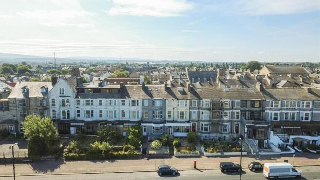 5 bed property, in Marine Road Central, £450,000