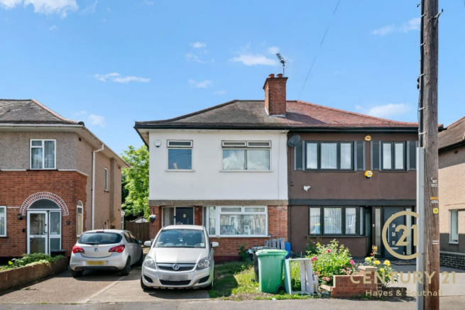 3 bed property, in Frogmore Avenue, £415,000