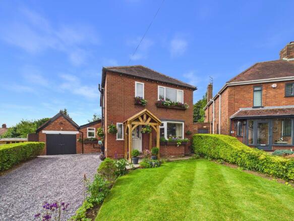 3 bed property, in Springhill Grove, £475,000