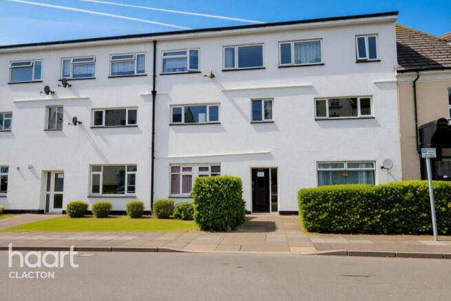 3 bed property, in Beach Road, £130,000