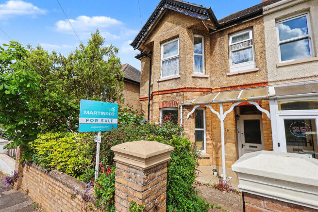 1 bed property, in North Road, £180,000