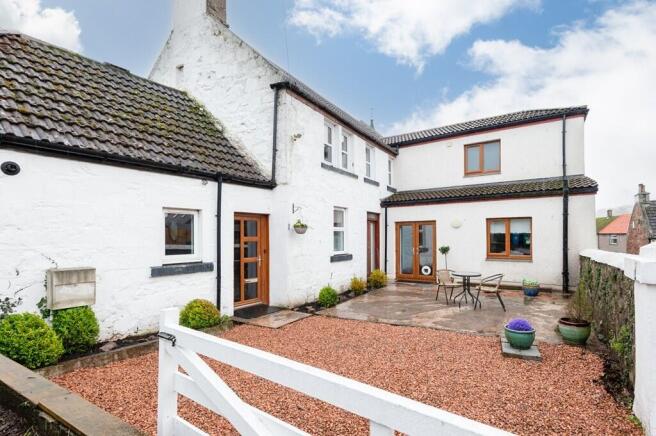 4 bed property, in Stocks Wynd, £270,000