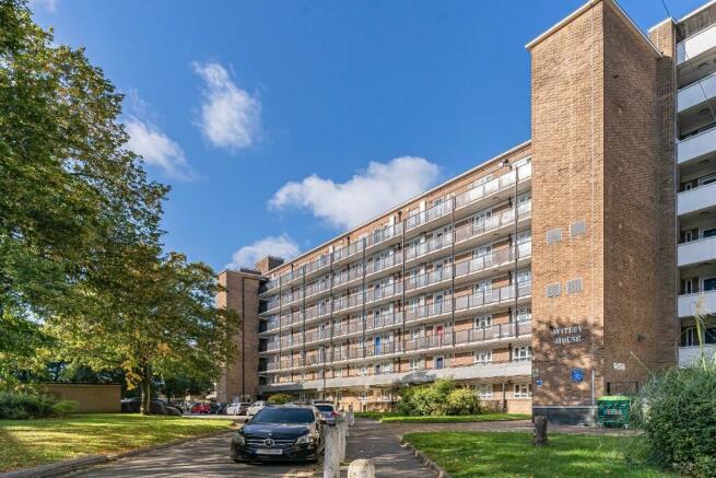 1 bed property, in Redlands Way, £170,000
