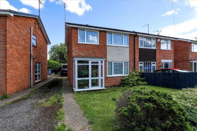 3 bed property, in Churchill Way, £230,000
