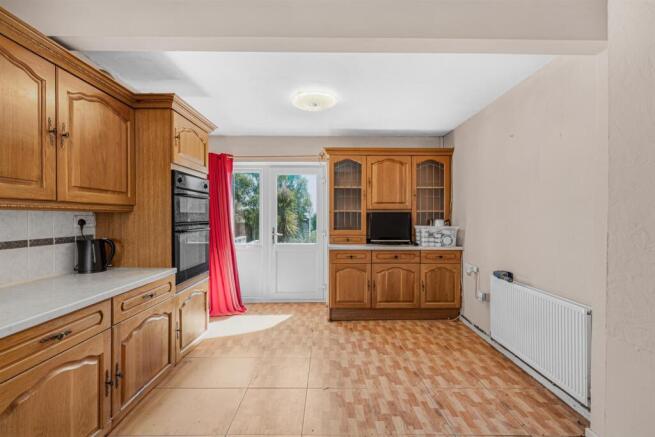 3 bed property, in Marloes Path, £150,000
