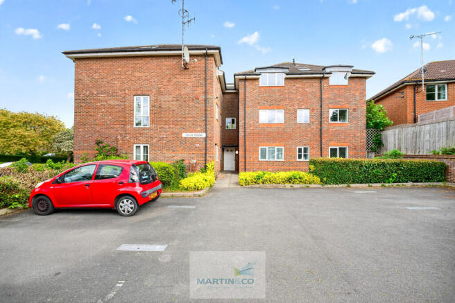 1 bed property, in Celia House, £210,000