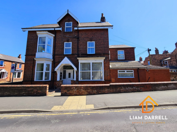 6 bed property, in Manor Road, £350,000