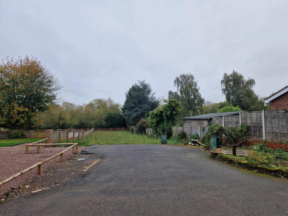 3 bed property, in Building Plot, £180,000