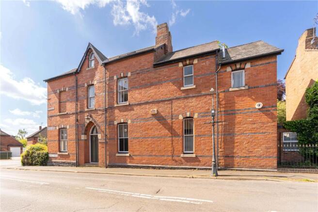 4 bed property, in Highfield Terrace, £425,000