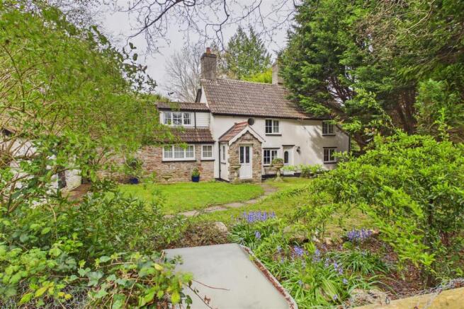 4 bed property, in Bath Road, £525,000