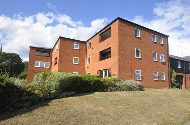 2 bed property, in Wolsey Gardens, £200,000