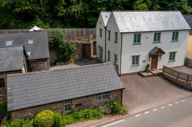 4 bed property, in Incline Road, £595,000