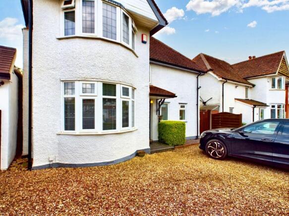 3 bed property, in Sandy Hill Road, £470,000