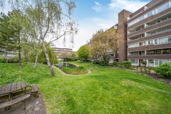1 bed property, in Fair Acres, £160,000