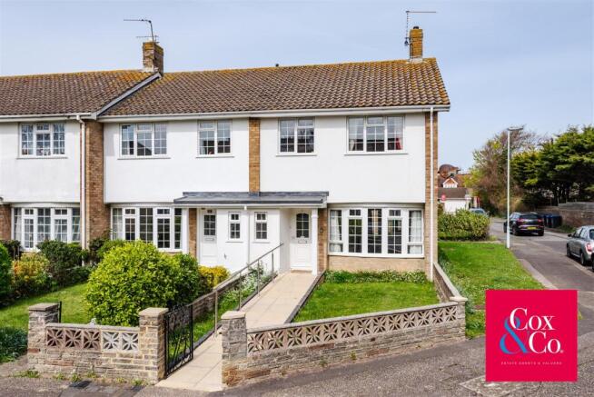 3 bed property, in Hythe Road, £350,000