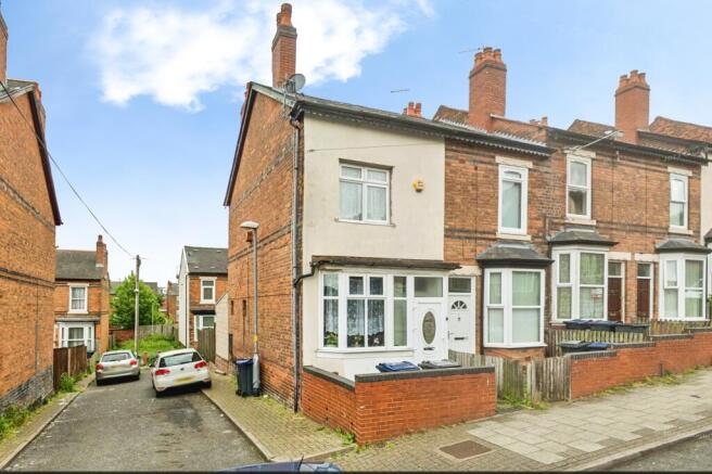 3 bed property, in Crompton Road, £190,000