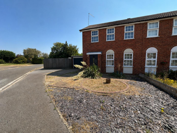 3 bed property, in Lawson Crescent, £270,000