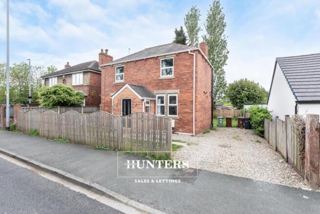 3 bed property, in Pinfold Lane, £325,000