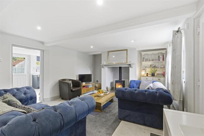 3 bed property, in Chapel Road, £325,000
