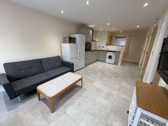 2 bed property, in West Point, £140,000