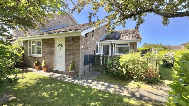 2 bed property, in Brook Meadow, £235,000