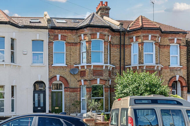 4 bed property, in Dunstans Road, £1,175,000